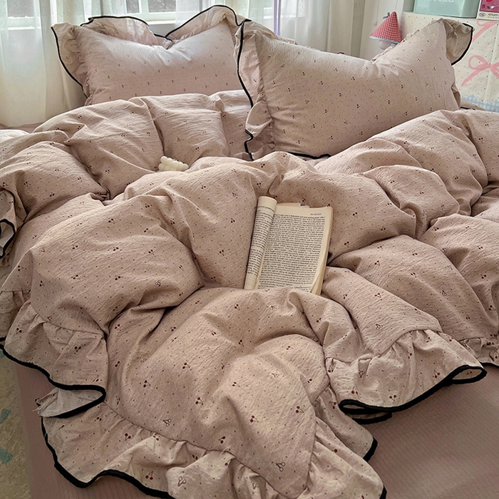 91家纺网 家纺一手货源 找家纺 睡美美家纺 2026新款皱皱纱肤感花边四件套 摩卡樱桃