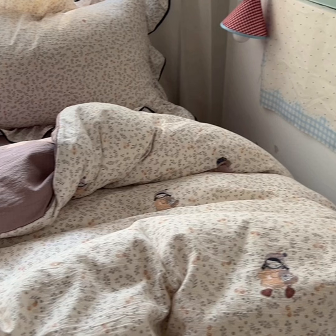 91家纺网 家纺一手货源 找家纺 睡美美家纺 2026新款皱皱纱肤感花边四件套 桃乐丝