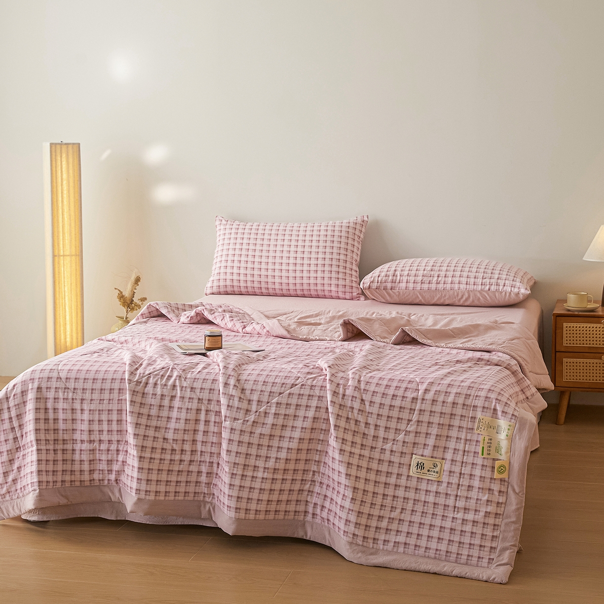 91家纺网 家纺一手货源 找家纺 寐眠 2026新款水洗棉花夏被夏凉被空调被 粉雾小格