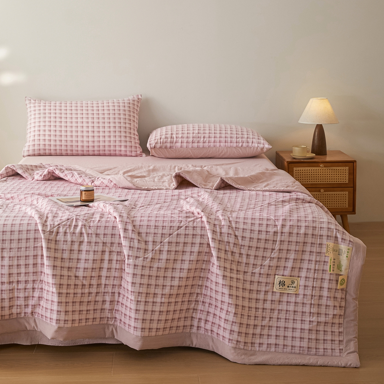 91家纺网 家纺一手货源 找家纺 寐眠 2026新款水洗棉花夏被夏凉被空调被 粉雾小格