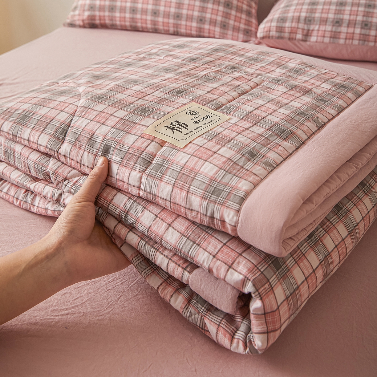 91家纺网 家纺一手货源 找家纺 寐眠 2026新款水洗棉花夏被夏凉被空调被 烟粉撞格