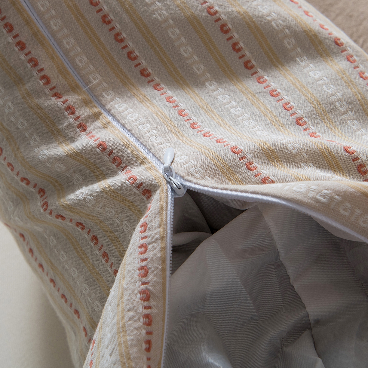 91家纺网 家纺一手货源 找家纺 莉迪娅 2026新款全棉立体条纹荞麦枕枕头枕芯 条纹粉