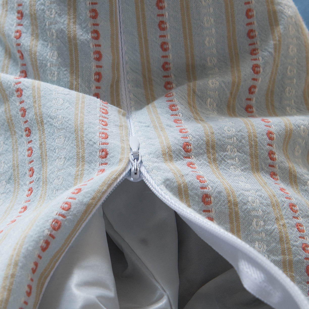 91家纺网 家纺一手货源 找家纺 莉迪娅 2026新款全棉立体条纹荞麦枕枕头枕芯 条纹蓝