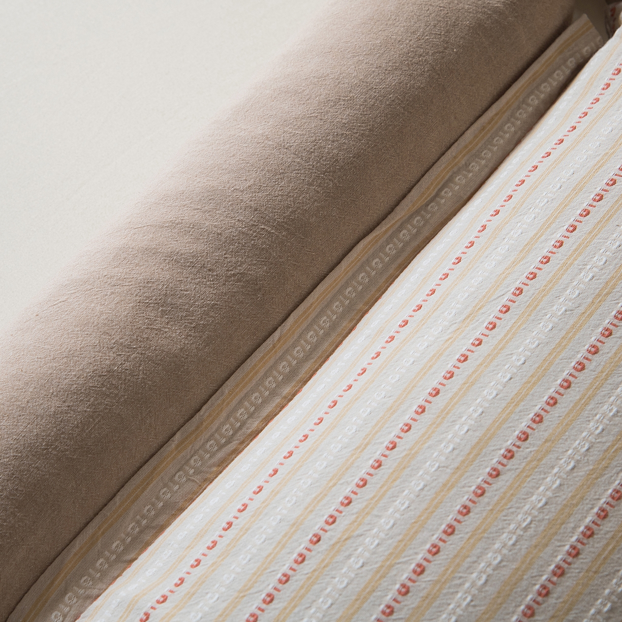 91家纺网 家纺一手货源 找家纺 莉迪娅 2026新款全棉立体条纹荞麦枕枕头枕芯 条纹粉