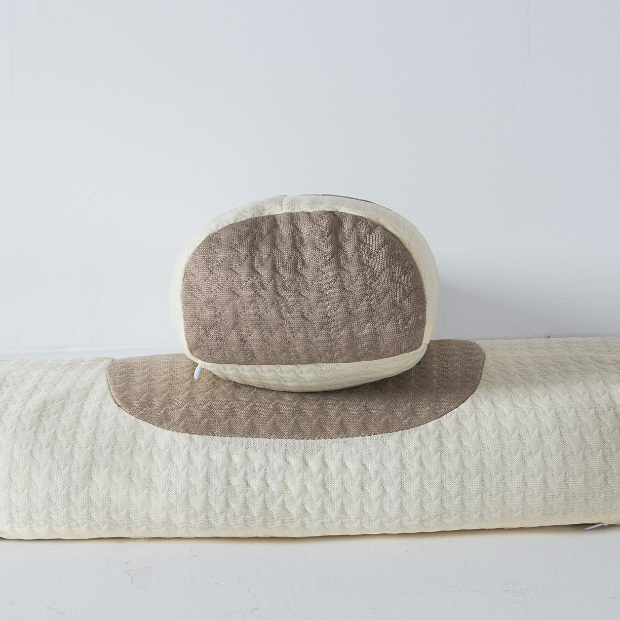 91家纺网 家纺一手货源 找家纺 莉迪娅 2026新款本草呵护针织棉荞麦护颈枕枕头枕芯 米白