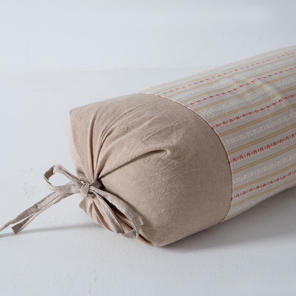 91家纺网 家纺一手货源 找家纺 莉迪娅 2026新款全棉立体条纹荞麦糖果枕枕头枕芯 糖果枕-粉