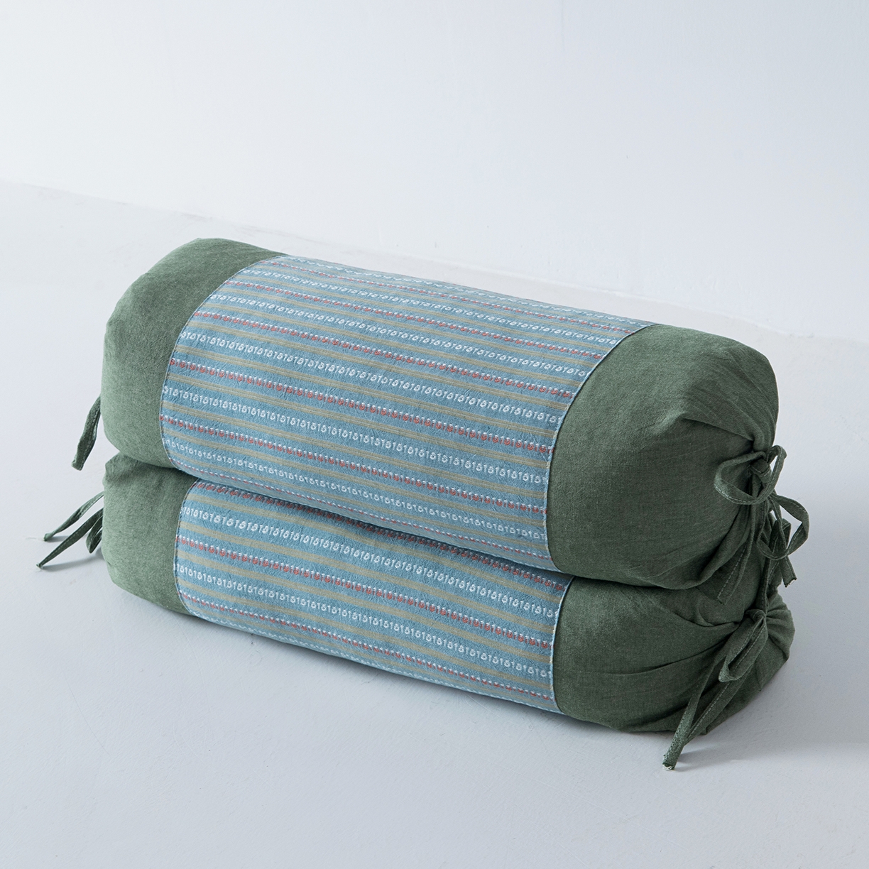 91家纺网 家纺一手货源 找家纺 莉迪娅 2026新款全棉立体条纹荞麦糖果枕枕头枕芯 糖果枕-绿灰