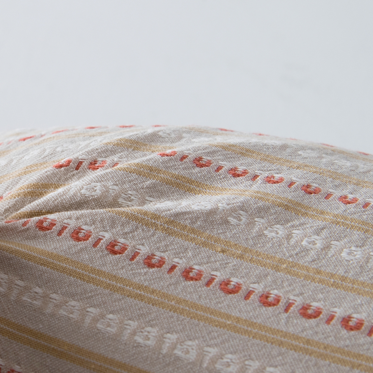 91家纺网 家纺一手货源 找家纺 莉迪娅 2026新款全棉立体条纹荞麦糖果枕枕头枕芯 糖果枕-粉