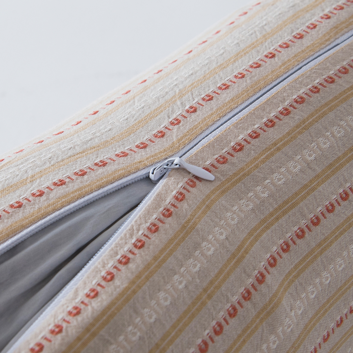 91家纺网 家纺一手货源 找家纺 莉迪娅 2026新款全棉立体条纹荞麦糖果枕枕头枕芯 糖果枕-粉