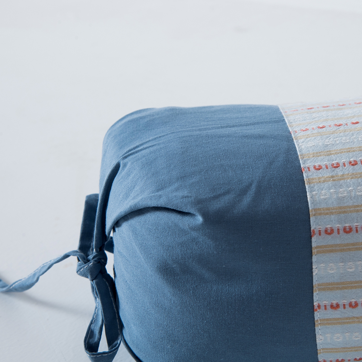 91家纺网 家纺一手货源 找家纺 莉迪娅 2026新款全棉立体条纹荞麦糖果枕枕头枕芯 糖果枕-蓝