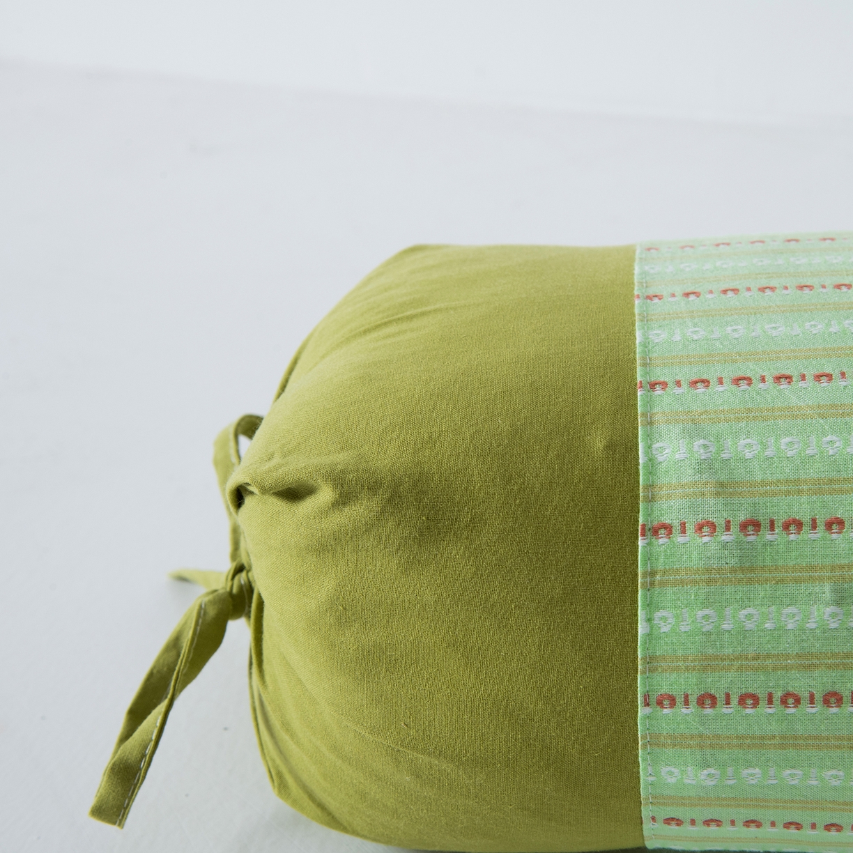 91家纺网 家纺一手货源 找家纺 莉迪娅 2026新款全棉立体条纹荞麦糖果枕枕头枕芯 糖果枕-果绿