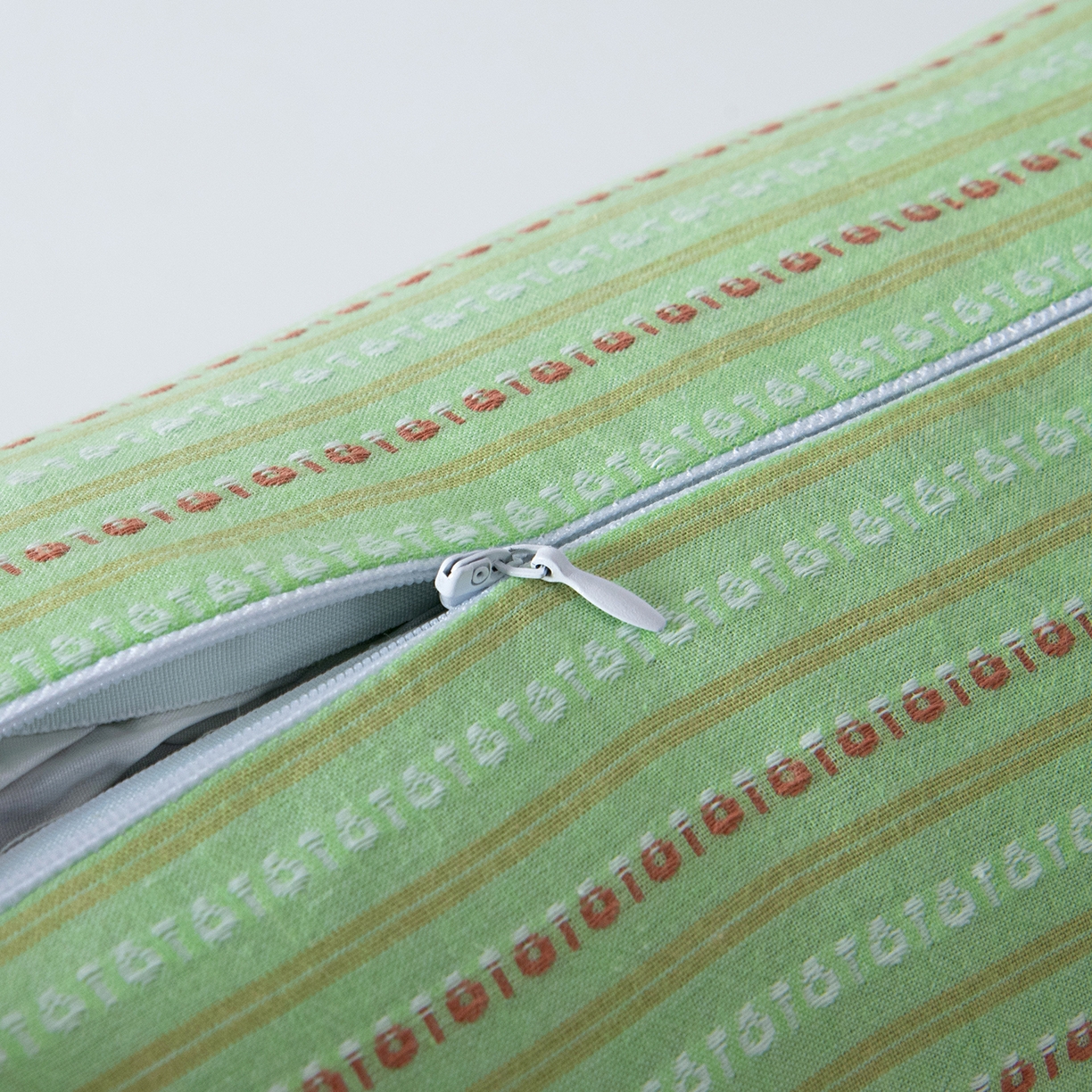 91家纺网 家纺一手货源 找家纺 莉迪娅 2026新款全棉立体条纹荞麦糖果枕枕头枕芯 糖果枕-果绿