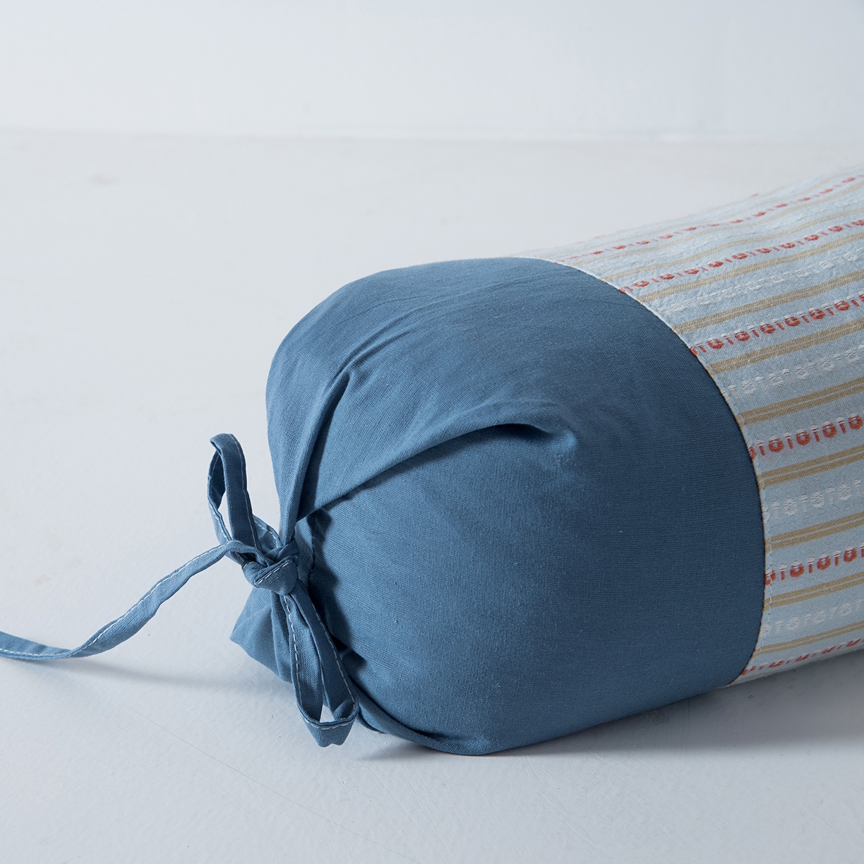 91家纺网 家纺一手货源 找家纺 莉迪娅 2026新款全棉立体条纹荞麦糖果枕枕头枕芯 糖果枕-蓝