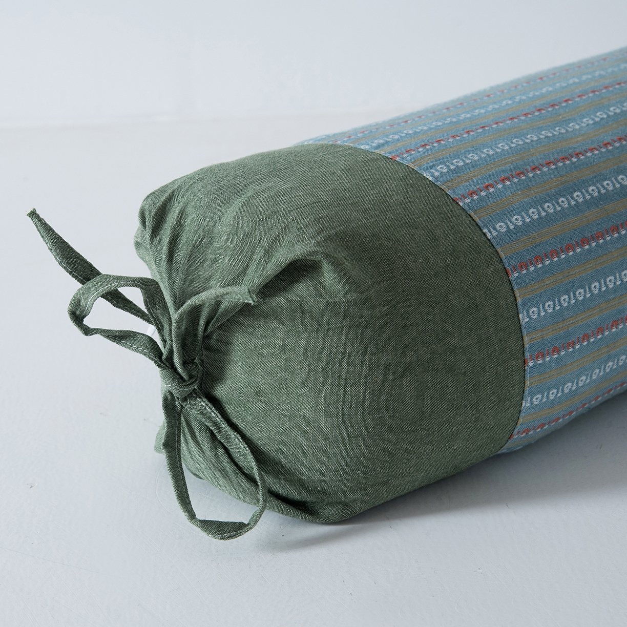 91家纺网 家纺一手货源 找家纺 莉迪娅 2026新款全棉立体条纹荞麦糖果枕枕头枕芯 糖果枕-绿灰