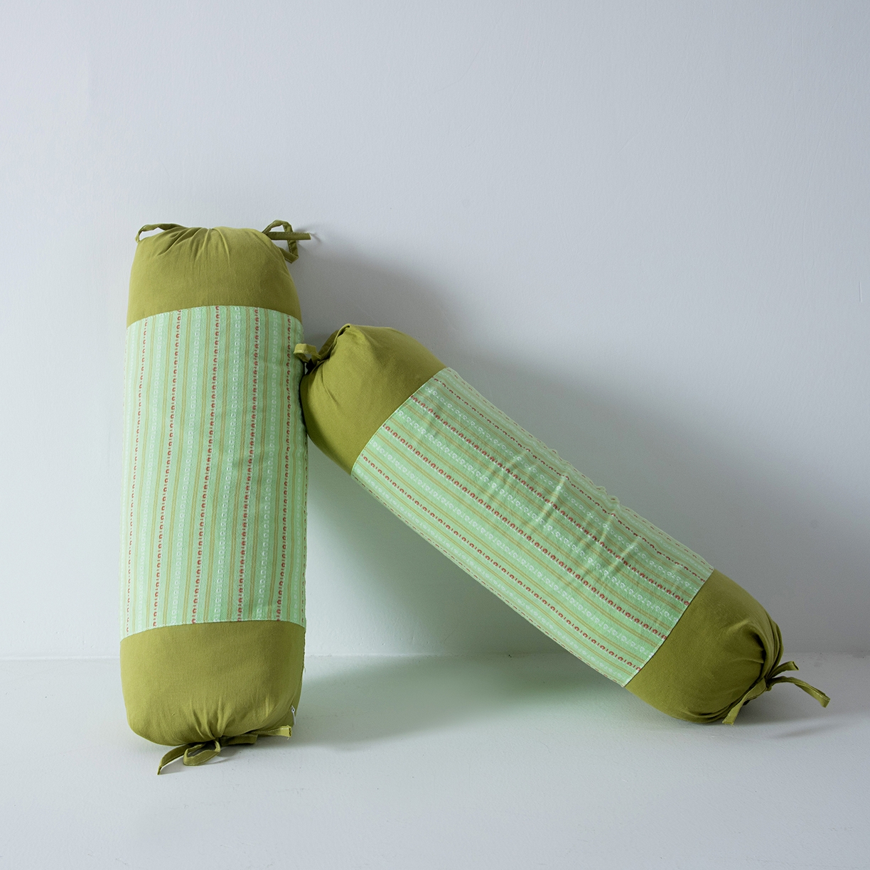 91家纺网 家纺一手货源 找家纺 莉迪娅 2026新款全棉立体条纹荞麦糖果枕枕头枕芯 糖果枕-果绿