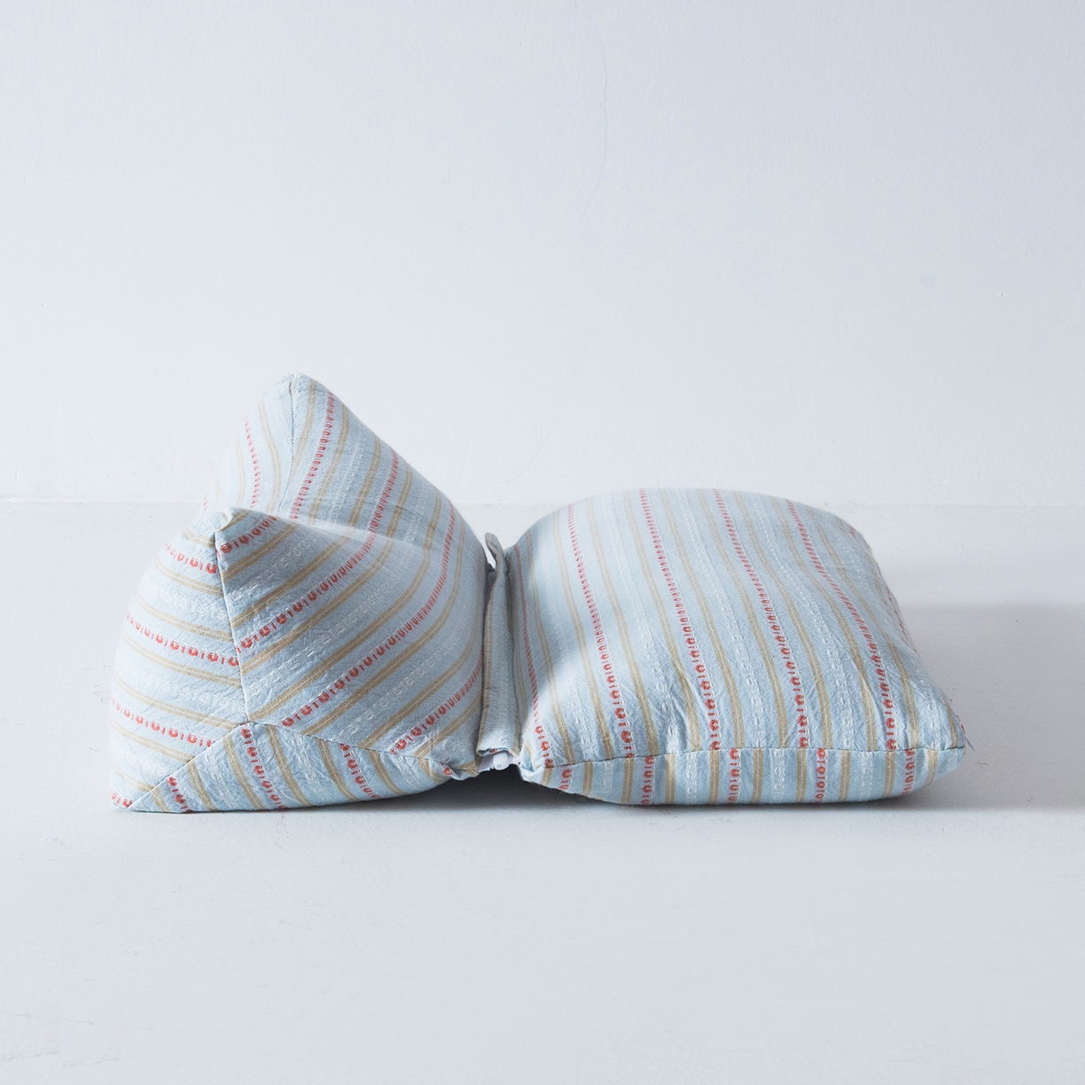 91家纺网 家纺一手货源 找家纺 （总）莉迪娅 2026新款三角牵引组合荞麦枕枕头枕芯