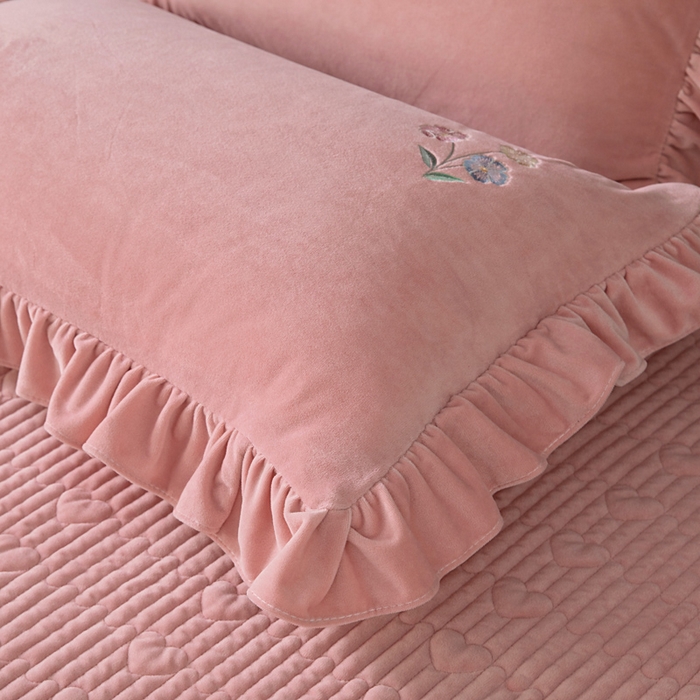 91家纺网 家纺一手货源 找家纺 莉迪娅 2026新款宝宝绒绣花床盖四件套婴儿绒纯色牛奶绒-Do系列 Do-玉色