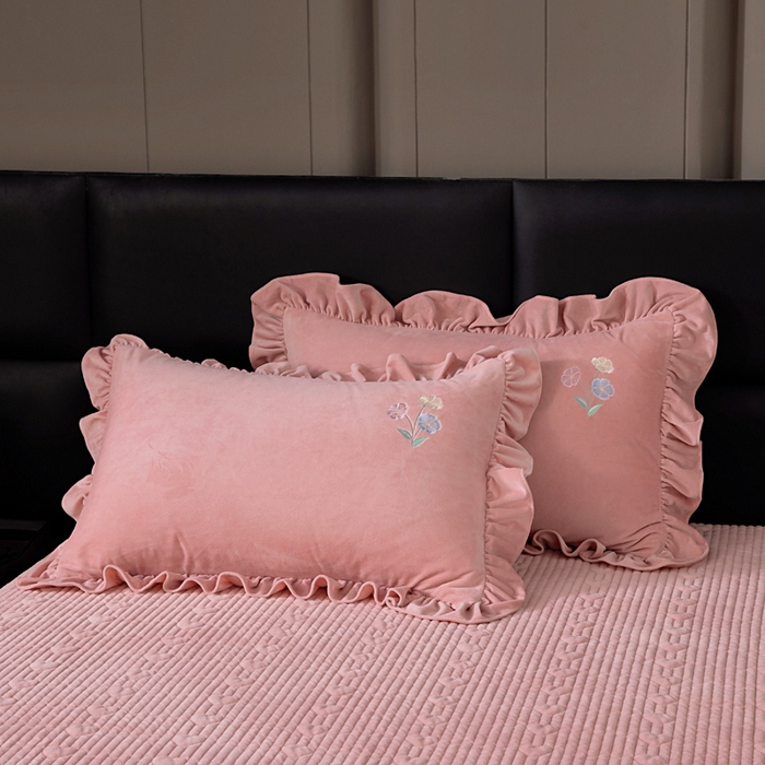 91家纺网 家纺一手货源 找家纺 莉迪娅 2026新款宝宝绒绣花床盖四件套婴儿绒纯色牛奶绒-Do系列 Do-玉色