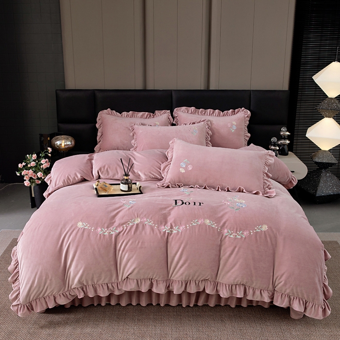 91家纺网 家纺一手货源 找家纺 莉迪娅 2026新款宝宝绒绣花床盖四件套婴儿绒纯色牛奶绒-Do系列 Do-豆沙