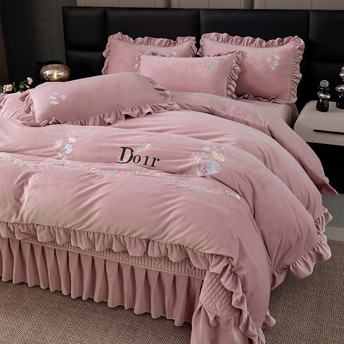 91家纺网 家纺一手货源 找家纺 莉迪娅 2026新款宝宝绒绣花床盖四件套婴儿绒纯色牛奶绒-Do系列 Do-豆沙