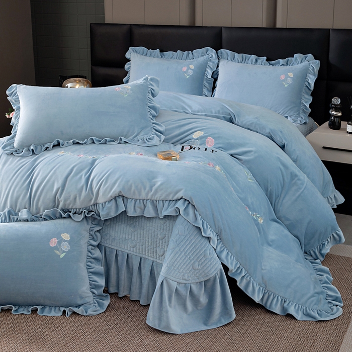91家纺网 家纺一手货源 找家纺 莉迪娅 2026新款宝宝绒绣花床盖四件套婴儿绒纯色牛奶绒-Do系列 Do-天蓝