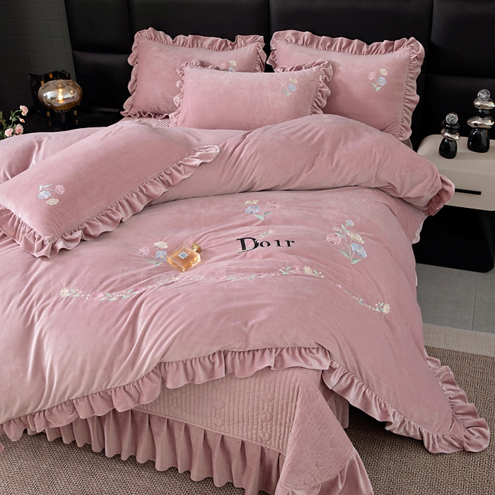 91家纺网 家纺一手货源 找家纺 莉迪娅 2026新款宝宝绒绣花床盖四件套婴儿绒纯色牛奶绒-Do系列 Do-豆沙