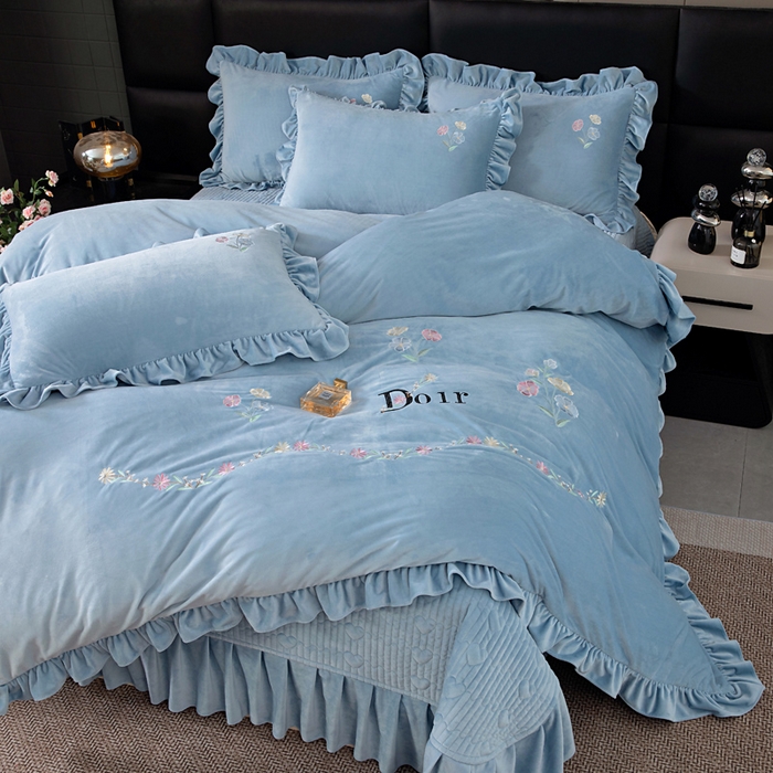 91家纺网 家纺一手货源 找家纺 莉迪娅 2026新款宝宝绒绣花床盖四件套婴儿绒纯色牛奶绒-Do系列 Do-天蓝