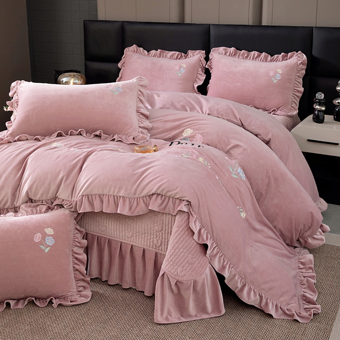 91家纺网 家纺一手货源 找家纺 莉迪娅 2026新款宝宝绒绣花床盖四件套婴儿绒纯色牛奶绒-Do系列 Do-豆沙