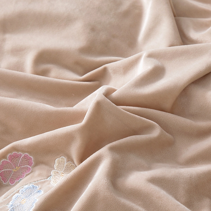 91家纺网 家纺一手货源 找家纺 莉迪娅 2026新款宝宝绒绣花床盖四件套婴儿绒纯色牛奶绒-Do系列 Do-香槟