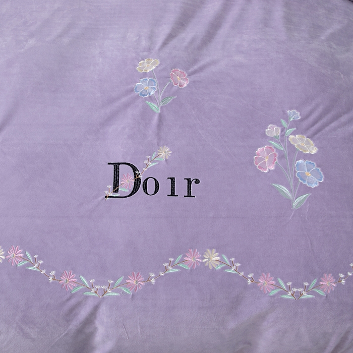 91家纺网 家纺一手货源 找家纺 莉迪娅 2026新款宝宝绒绣花床盖四件套婴儿绒纯色牛奶绒-Do系列 Do-香芋紫