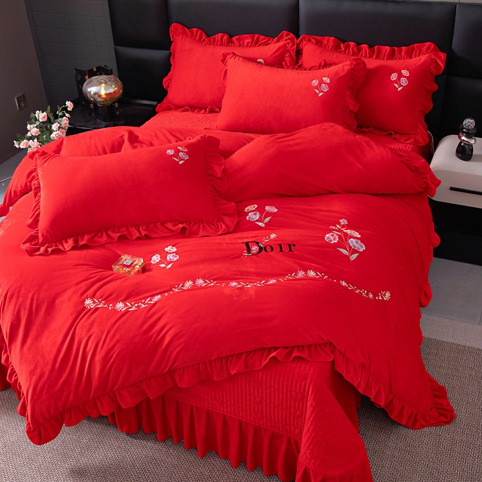 91家纺网 家纺一手货源 找家纺 莉迪娅 2026新款宝宝绒绣花床盖四件套婴儿绒纯色牛奶绒-Do系列 Do-大红