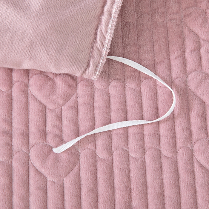 91家纺网 家纺一手货源 找家纺 莉迪娅 2026新款宝宝绒绣花床盖四件套婴儿绒纯色牛奶绒-Do系列 Do-豆沙