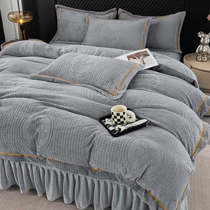 91家纺网 家纺一手货源 找家纺 莉迪娅 2026新款立体雕花牛奶绒床盖四件套-轻奢花语 轻奢花语-深灰