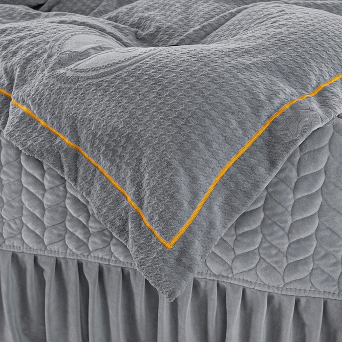 91家纺网 家纺一手货源 找家纺 莉迪娅 2026新款立体雕花牛奶绒床盖四件套-轻奢花语 轻奢花语-深灰