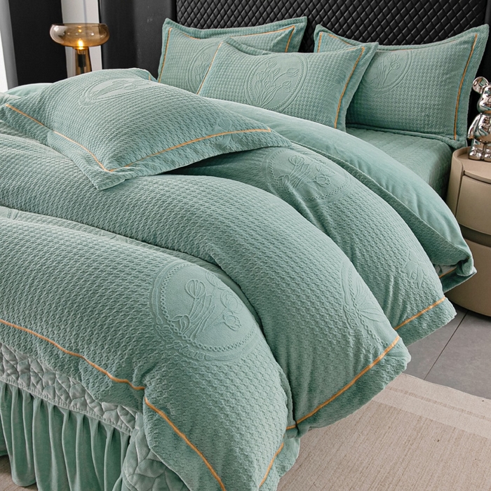 91家纺网 家纺一手货源 找家纺 莉迪娅 2026新款立体雕花牛奶绒床盖四件套-轻奢花语 轻奢花语-蔚蓝