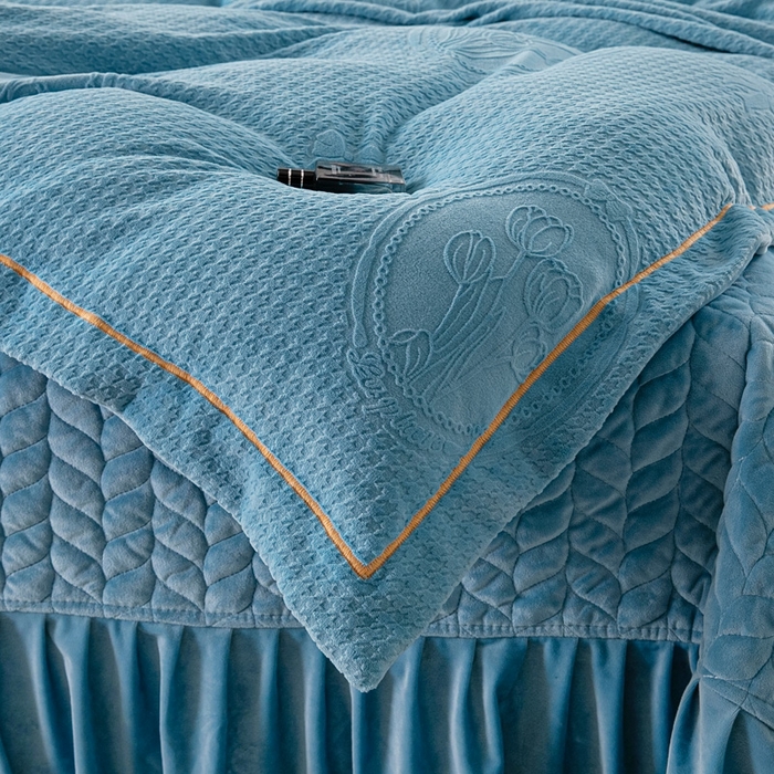 91家纺网 家纺一手货源 找家纺 莉迪娅 2026新款立体雕花牛奶绒床盖四件套-轻奢花语 轻奢花语-蓝色