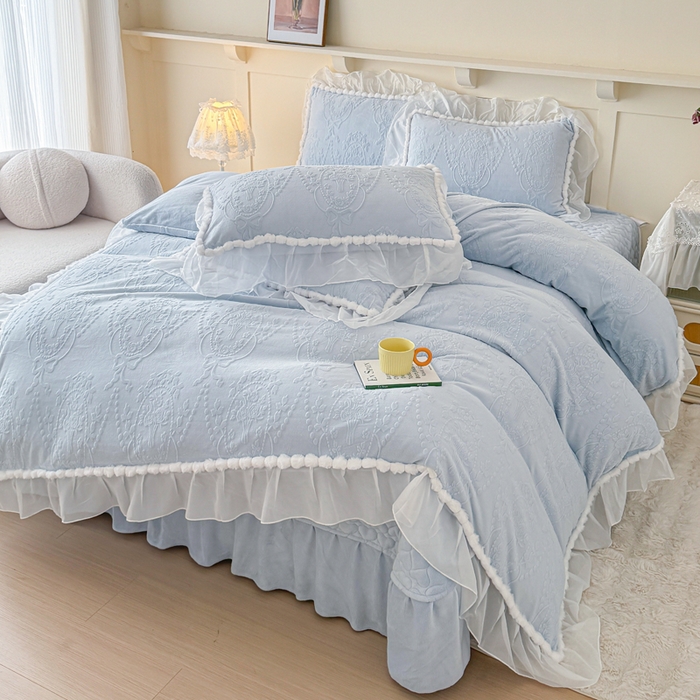 91家纺网 家纺一手货源 找家纺 （总）莉迪娅 2026新款230克全消光立体雕花牛奶绒夹棉床盖四件套法式大花边兔毛绒毛球加棉加厚保暖三四件套-唯爱