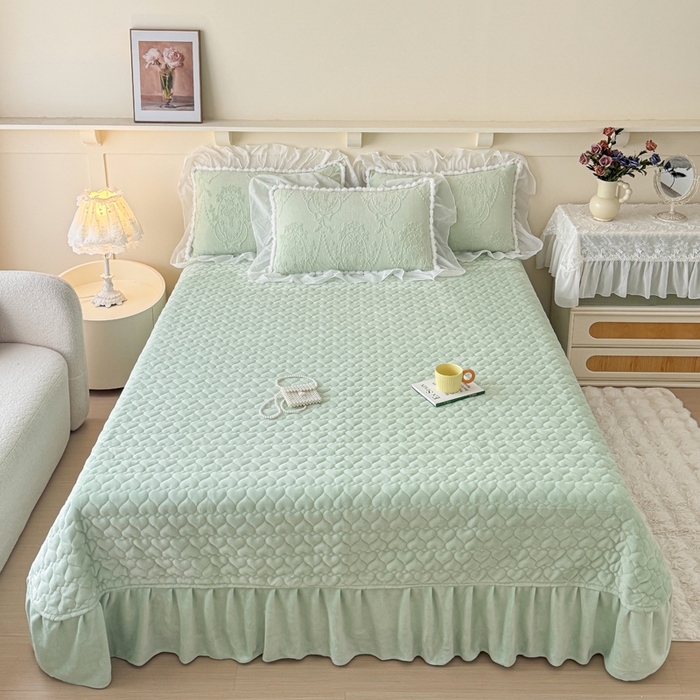 91家纺网 家纺一手货源 找家纺 莉迪娅 2026新款230克全消光立体雕花牛奶绒夹棉床盖四件套法式大花边兔毛绒毛球加棉加厚保暖三四件套-唯爱 唯爱-绿