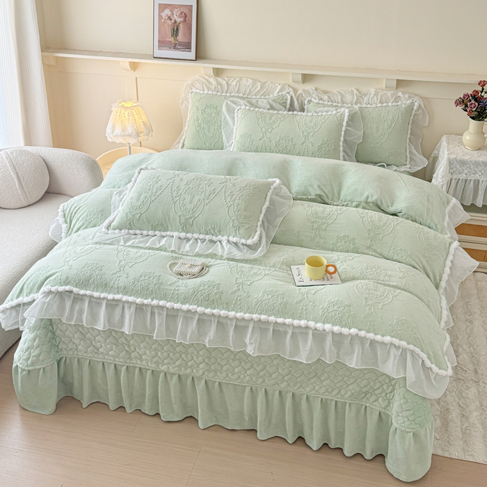 91家纺网 家纺一手货源 找家纺 莉迪娅 2026新款230克全消光立体雕花牛奶绒夹棉床盖四件套法式大花边兔毛绒毛球加棉加厚保暖三四件套-唯爱 唯爱-绿
