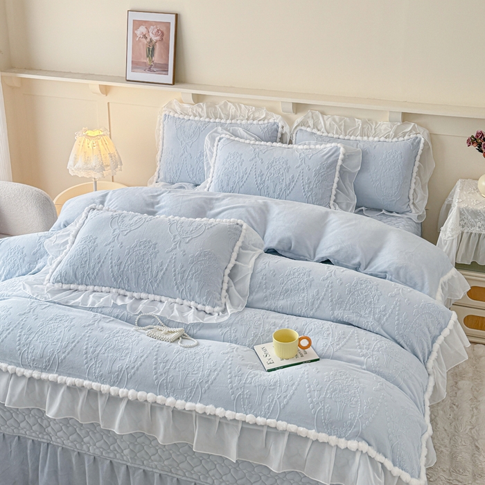 91家纺网 家纺一手货源 找家纺 （总）莉迪娅 2026新款230克全消光立体雕花牛奶绒夹棉床盖四件套法式大花边兔毛绒毛球加棉加厚保暖三四件套-唯爱