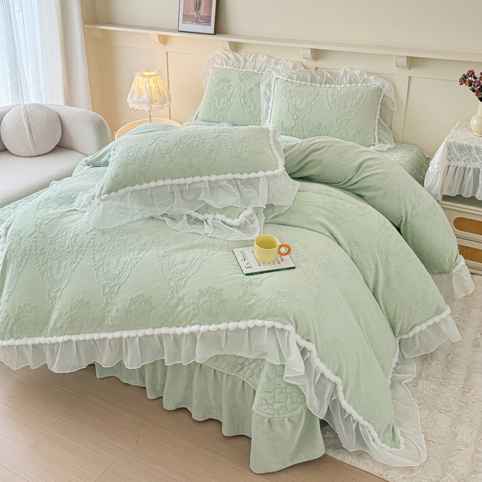 91家纺网 家纺一手货源 找家纺 莉迪娅 2026新款230克全消光立体雕花牛奶绒夹棉床盖四件套法式大花边兔毛绒毛球加棉加厚保暖三四件套-唯爱 唯爱-绿