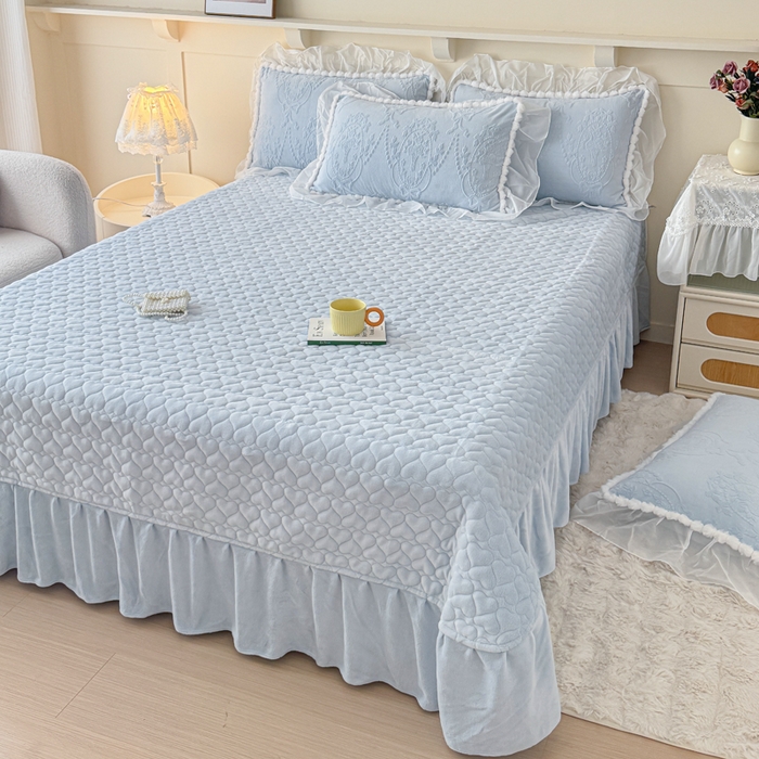 91家纺网 家纺一手货源 找家纺 莉迪娅 2026新款230克全消光立体雕花牛奶绒夹棉床盖四件套法式大花边兔毛绒毛球加棉加厚保暖三四件套-唯爱 唯爱-蓝