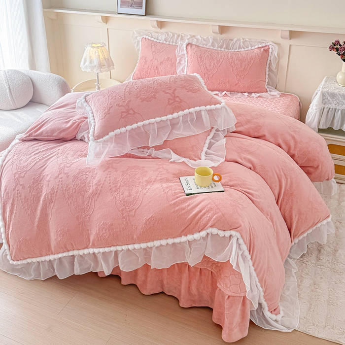 莉迪娅 2026新款230克全消光立体雕花牛奶绒夹棉床盖四件套法式大花边兔毛绒毛球加棉加厚保暖三四件套-唯爱 唯爱-粉