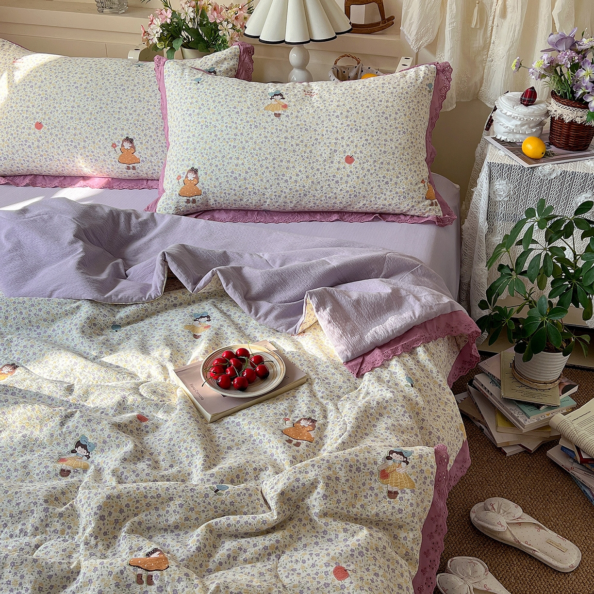 91家纺网 家纺一手货源 找家纺 瑞禾家纺 2026新款彩色花边木棉皱皱纱夏被四件套 花间女孩