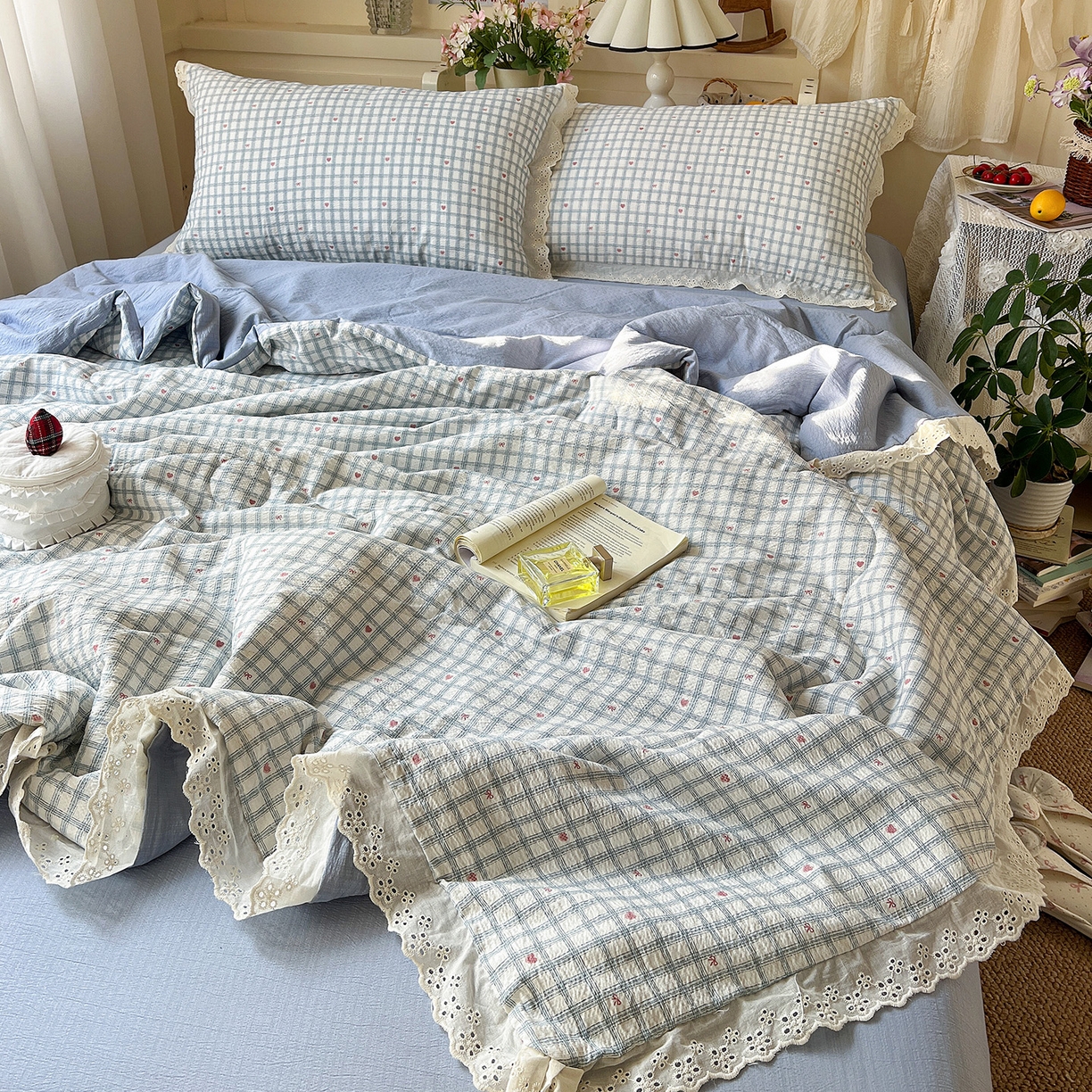 91家纺网 家纺一手货源 找家纺 瑞禾家纺 2026新款彩色花边木棉皱皱纱夏被四件套 甜心格格