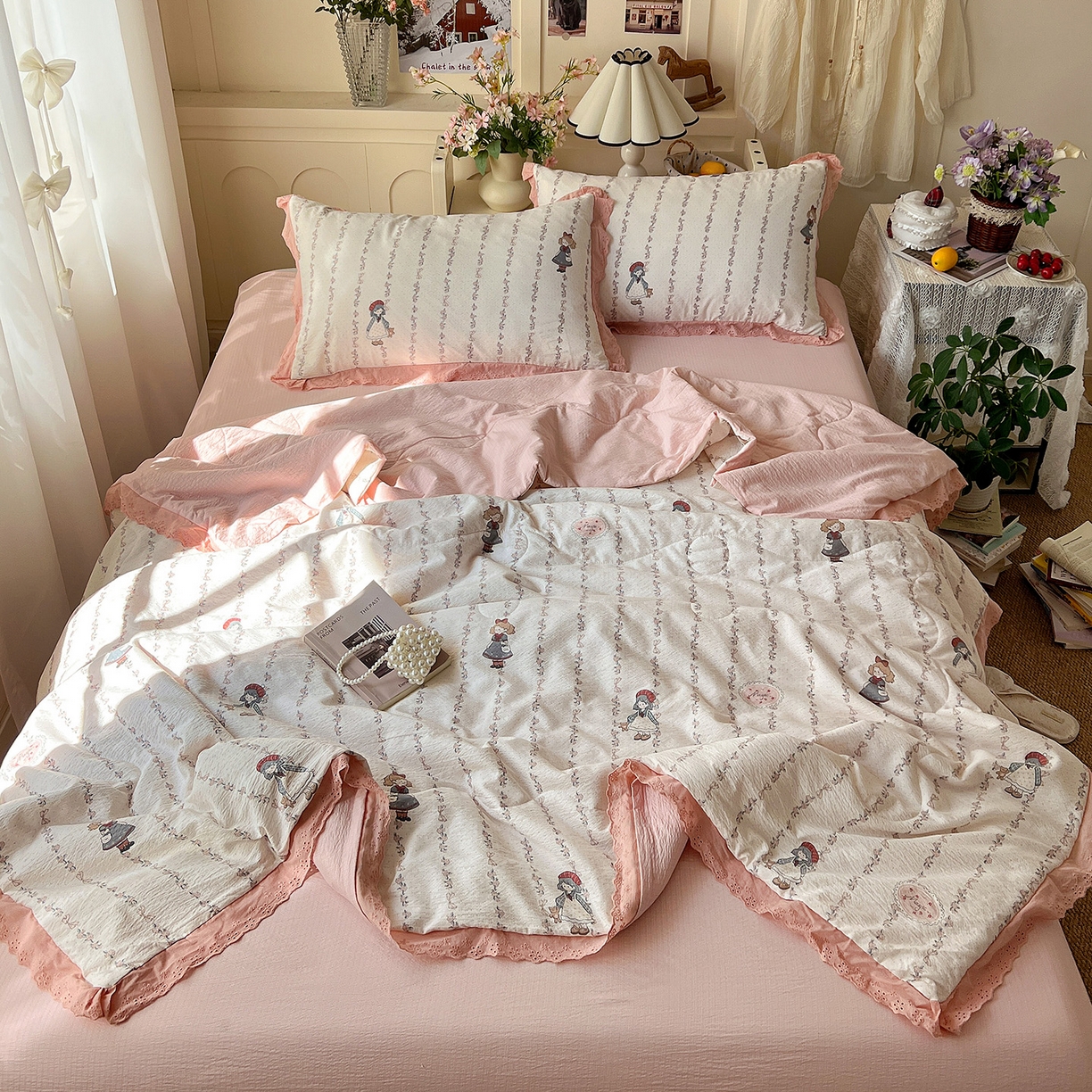 91家纺网 家纺一手货源 找家纺 瑞禾家纺 2026新款彩色花边木棉皱皱纱夏被四件套 午后花园