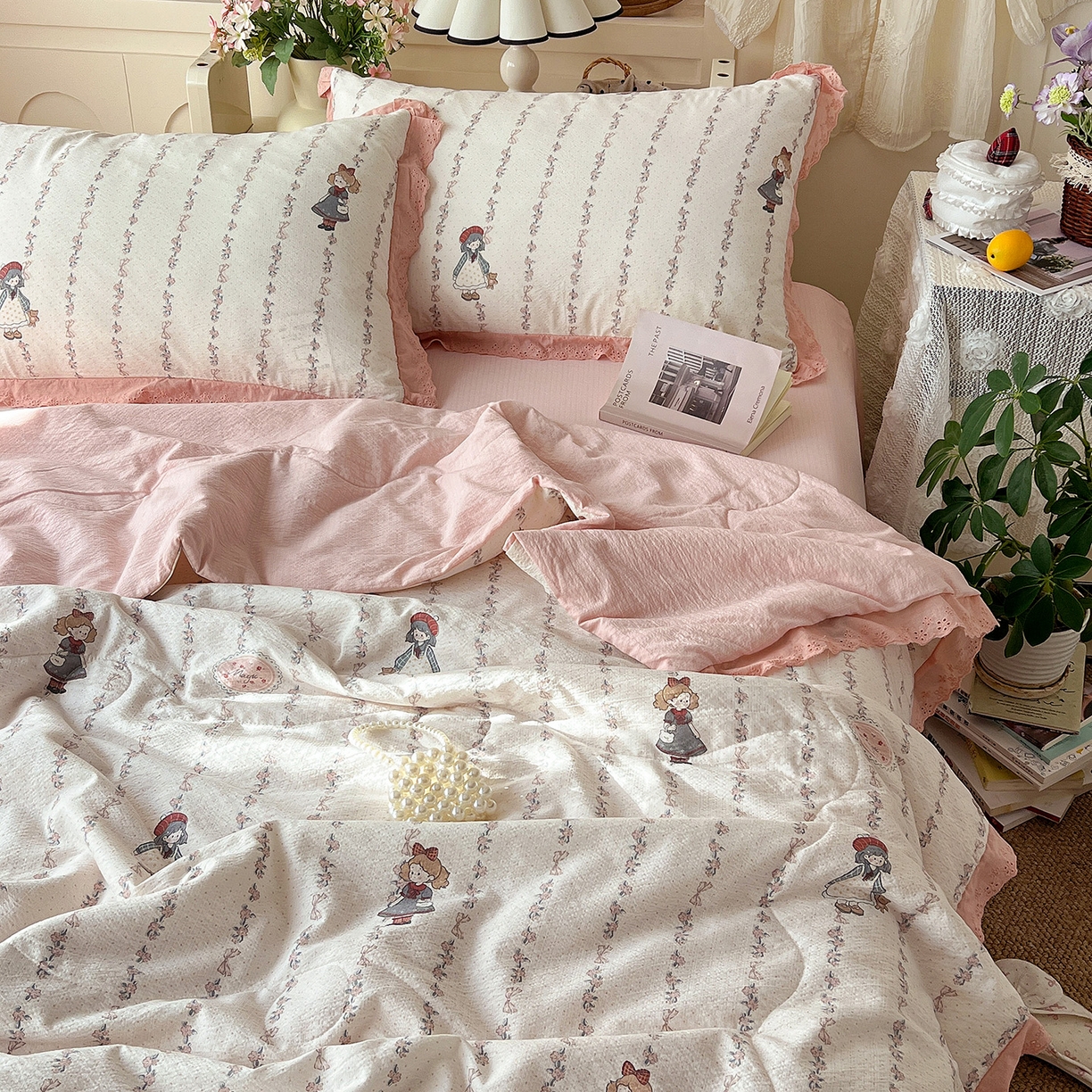 91家纺网 家纺一手货源 找家纺 瑞禾家纺 2026新款彩色花边木棉皱皱纱夏被四件套 午后花园