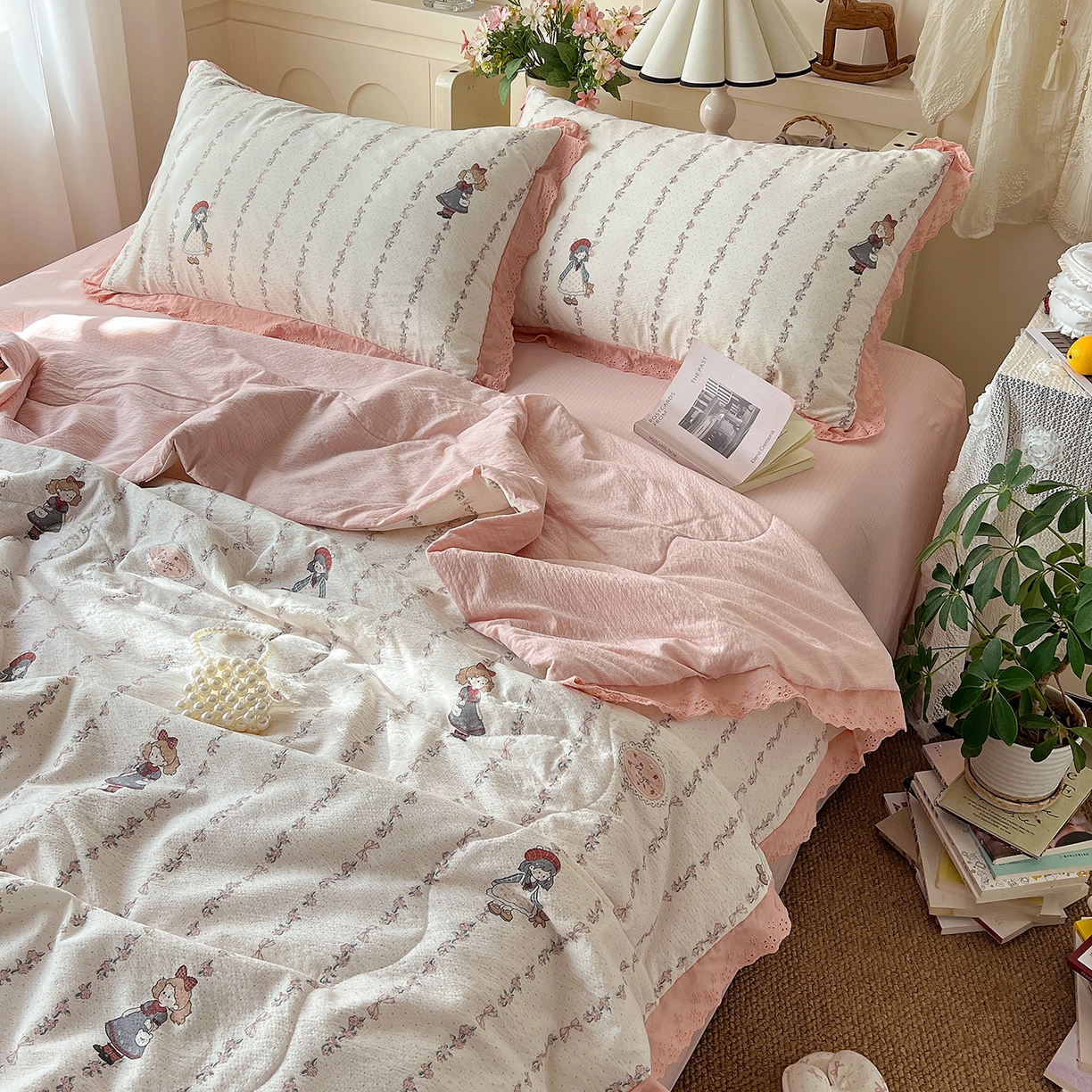 91家纺网 家纺一手货源 找家纺 瑞禾家纺 2026新款彩色花边木棉皱皱纱夏被四件套 午后花园