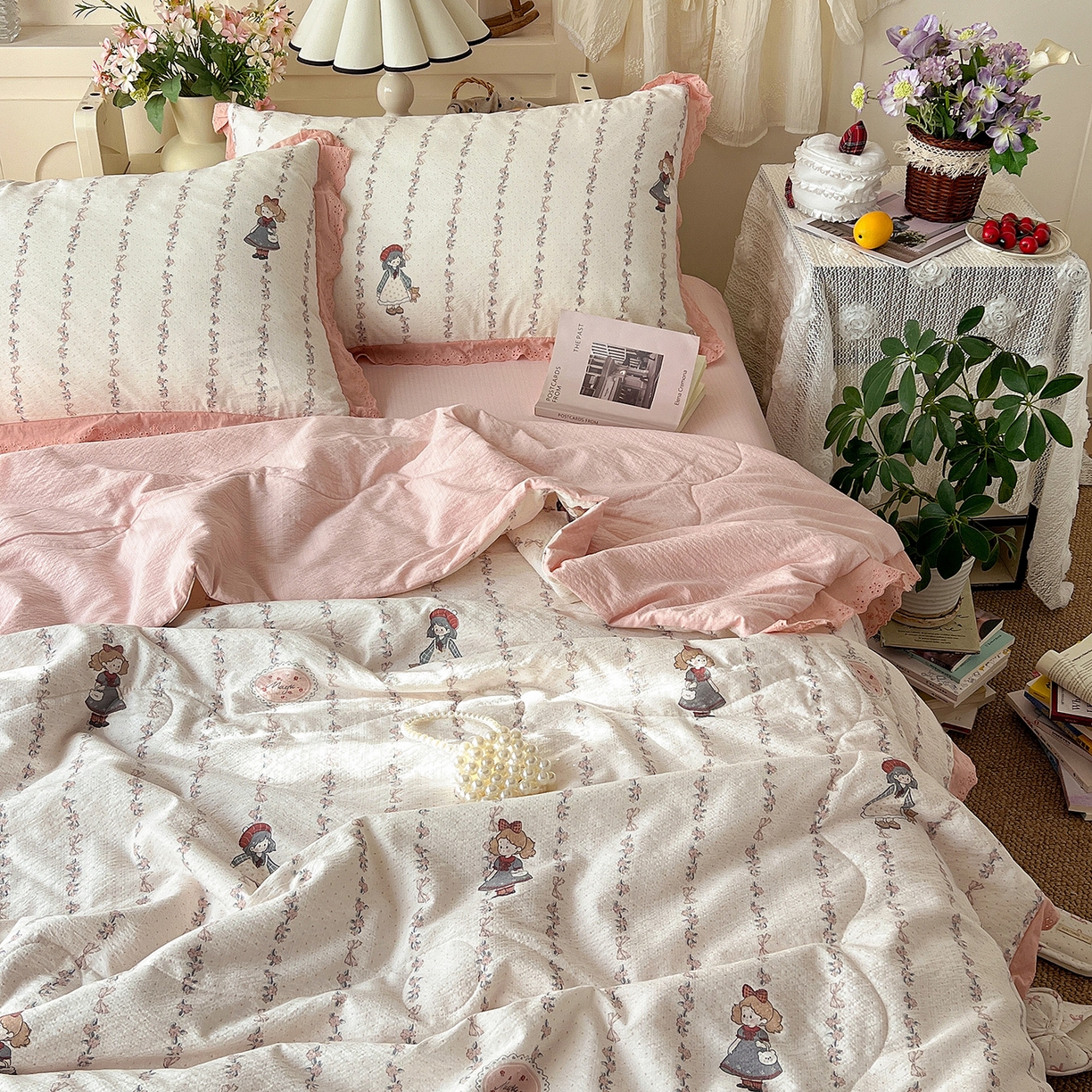 91家纺网 家纺一手货源 找家纺 瑞禾家纺 2026新款彩色花边木棉皱皱纱夏被四件套 午后花园