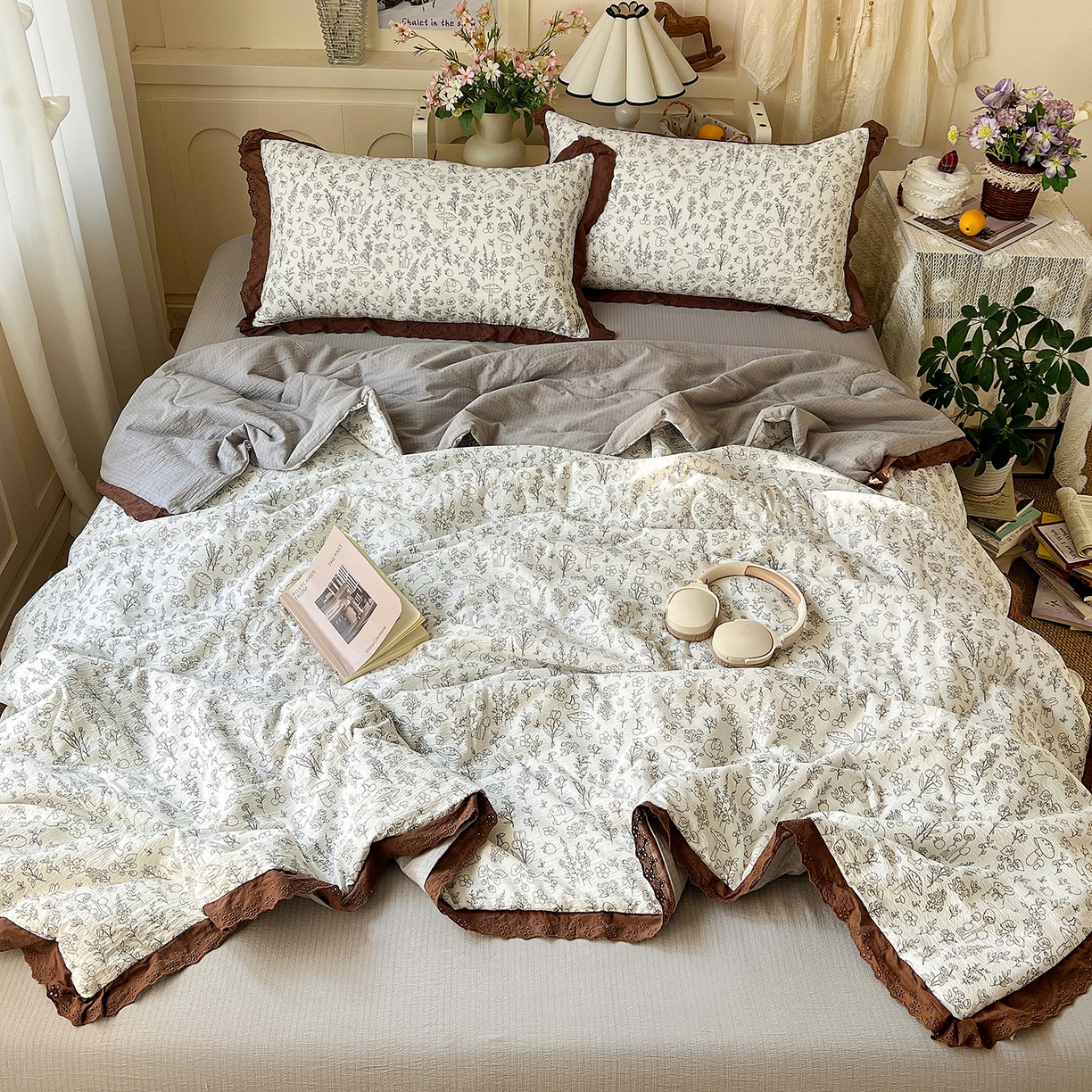 91家纺网 家纺一手货源 找家纺 瑞禾家纺 2026新款彩色花边木棉皱皱纱夏被四件套 野餐兔